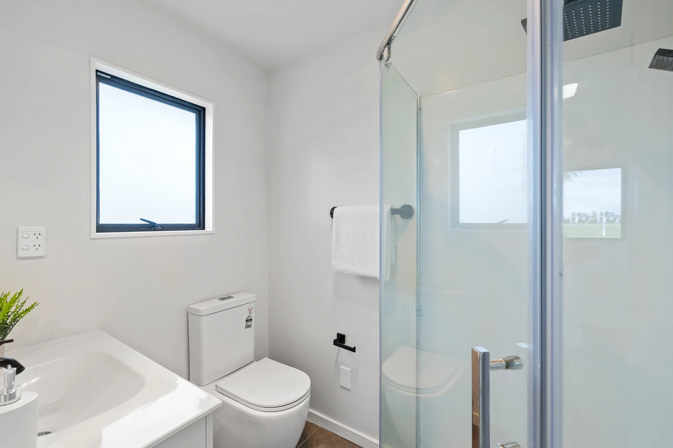 450m2 section, positioned right beside the legendary racecourse, 227m2 5 beds 3.5 baths (3 ensuites with one that doubles as both an ensuite and semi ensuite – see floorplan) with double garage, 58 Nacton Lane Avondale, Auckland