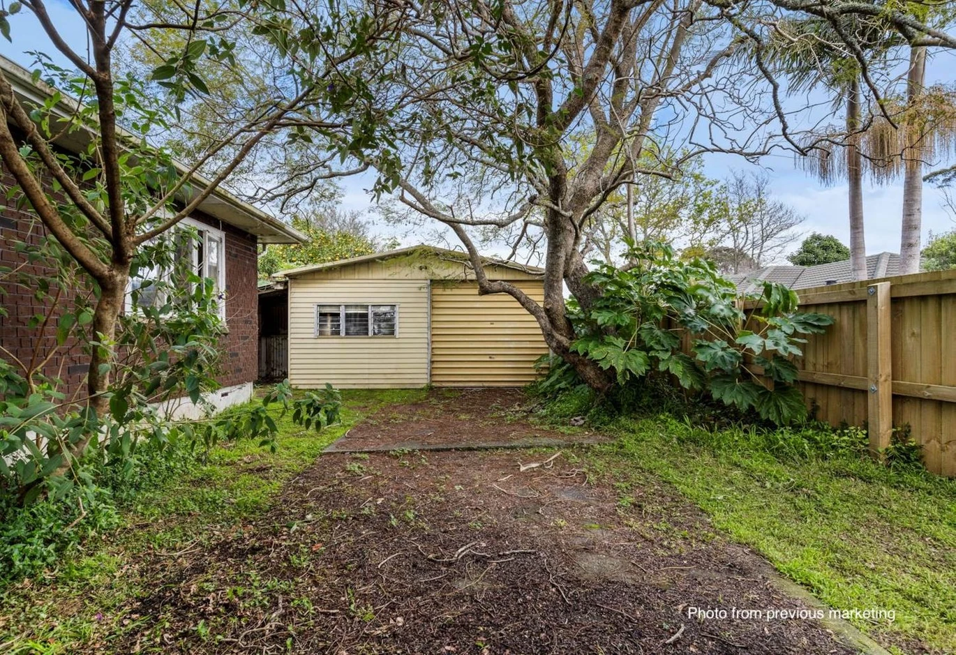 Must sell, Urgent Sell, Next to Ranui Domain, 3 bebs 1 bath house, Flat 905m² THAB Site with RC Approved, The vendor’s instructions are crystal clear: this property must go immediately, 498 Swanson Road Ranui, Auckland