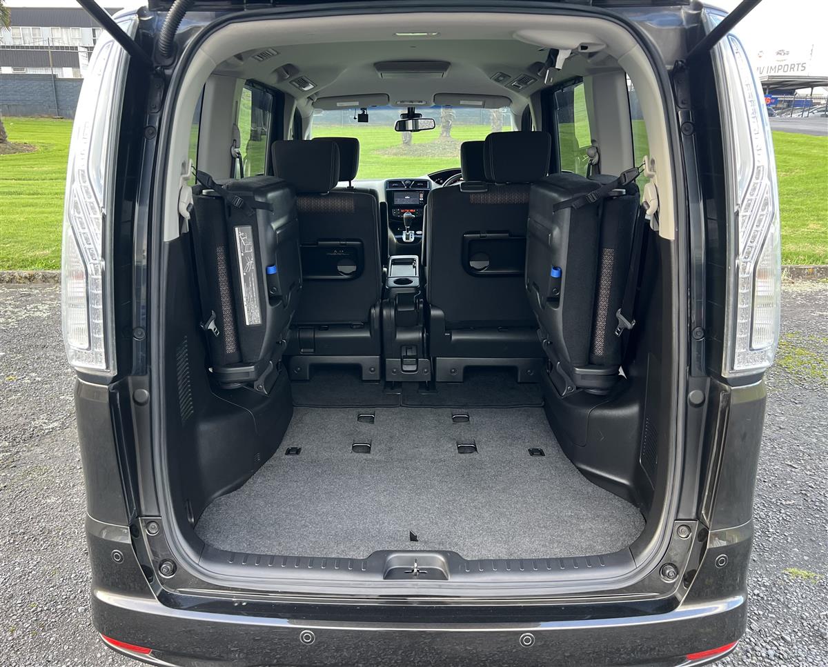 2014 Nissan Serena 360° camera !! LDA !! Van Automatic, 8 seats, Brown, New Import, Petrol, 1,990 cc, 75,465 km