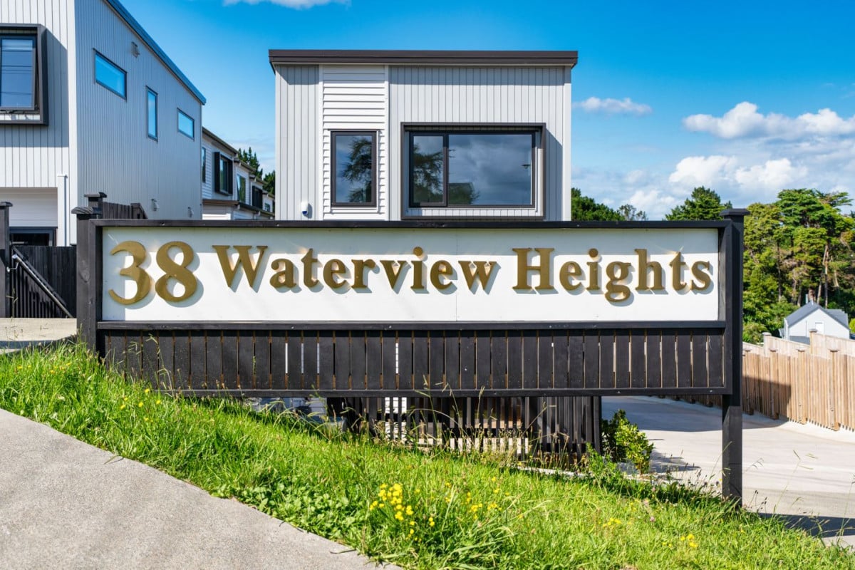 Water Views, Walk to Parks, Brandnew 3 beds 2.5 baths home with car park, 10&20/38 Fairlands Avenue, Waterview, Auckland