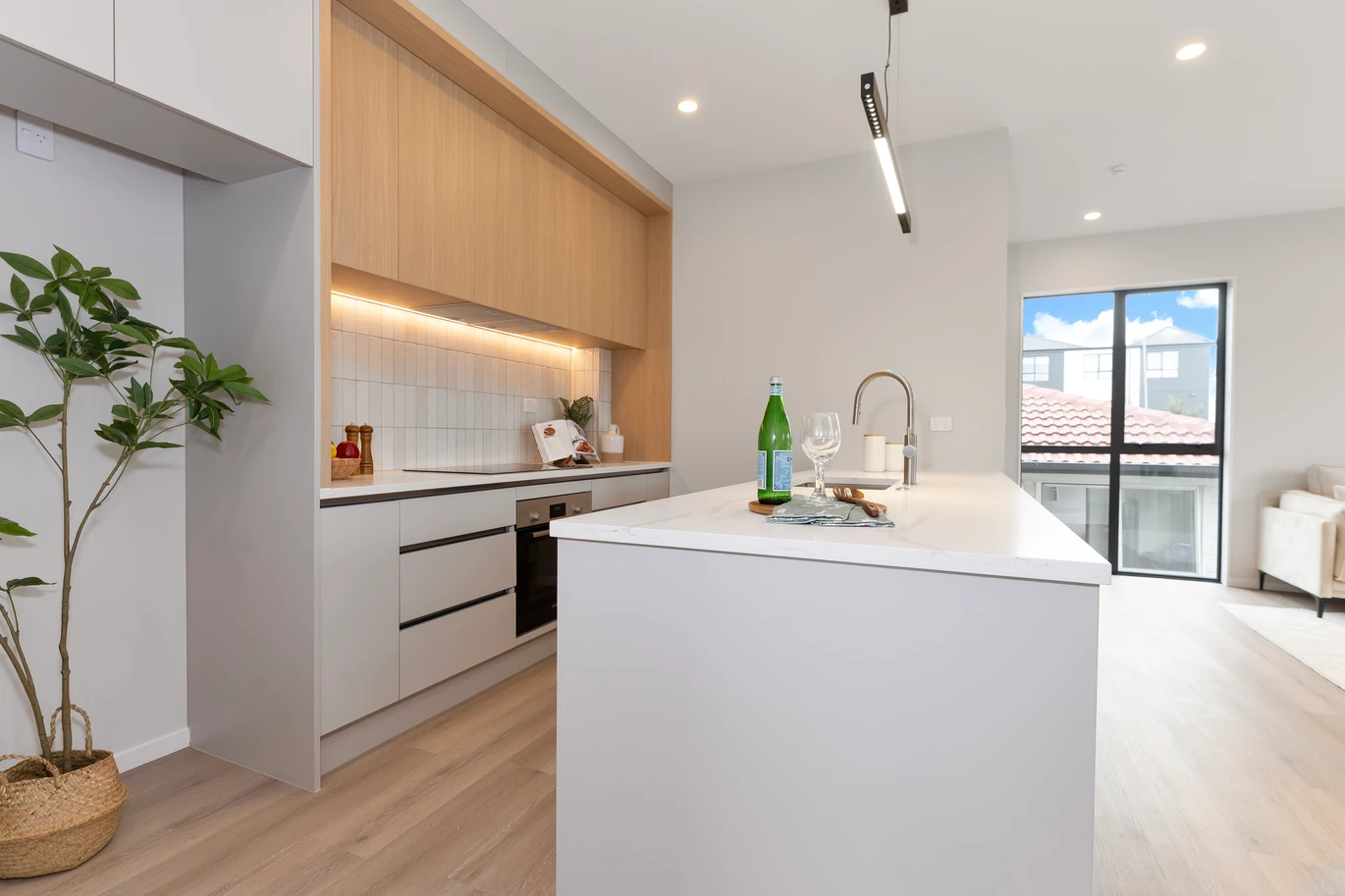179m2 Brandnew standalone 4 beds (3 ensuites) 4 baths home with garage, 30B Tomintoul Place Highland Park, Auckland