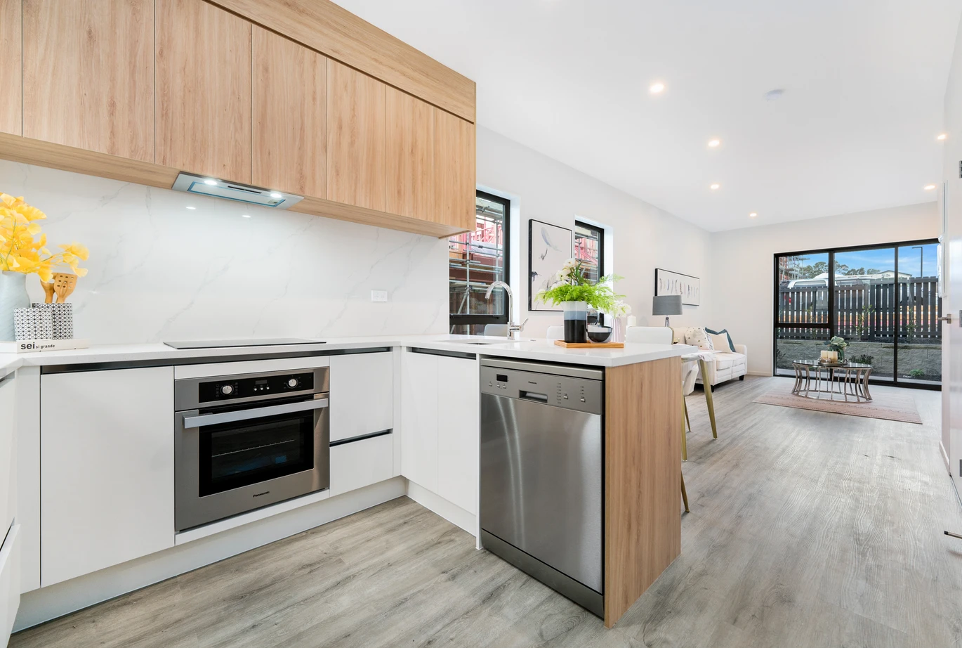 Freehold 3 beds 1.5 baths townhouse, 16 Papatahi Lane Flat Bush, Auckland