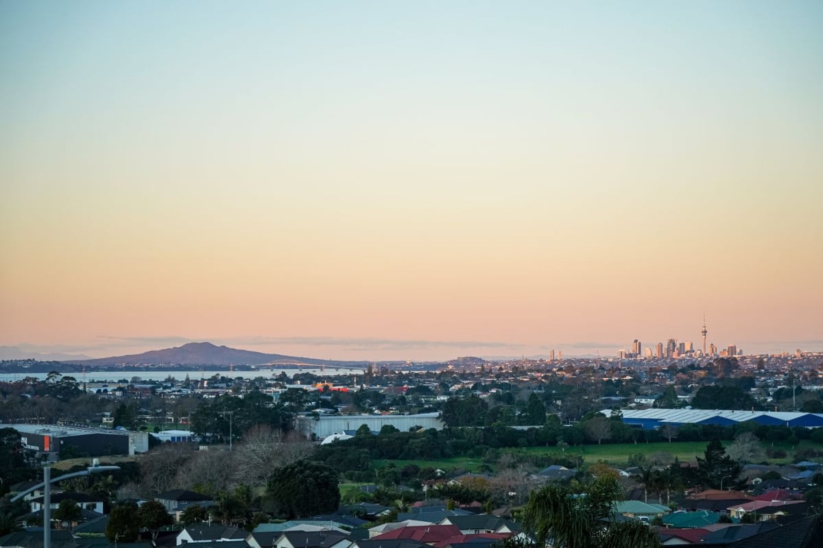 621m2 section, 2 kitchens, 334m2 5 beds ( 2 ensuites, Two additional semi-ensuite) 4 baths house with double garage, 2 ensuites ground floor, 9 Platinum Rise, Ranui, Auckland