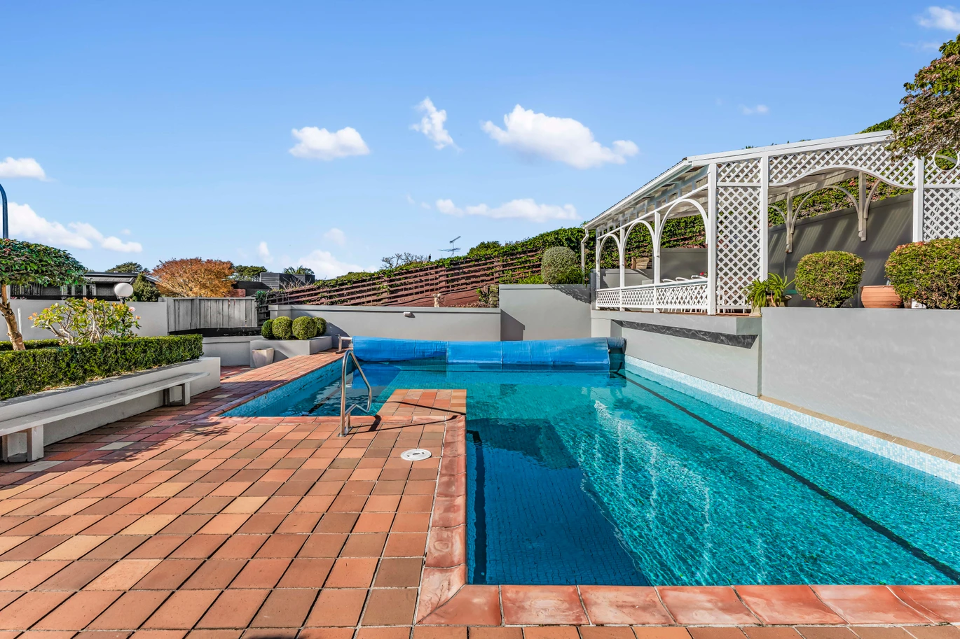 981m2 section, 404m2 character 5 beds 3 baths grand residence with triple garage, swimming pool, Beautifully landscaped gardens, 9 Worcester Road Meadowbank, Auckland