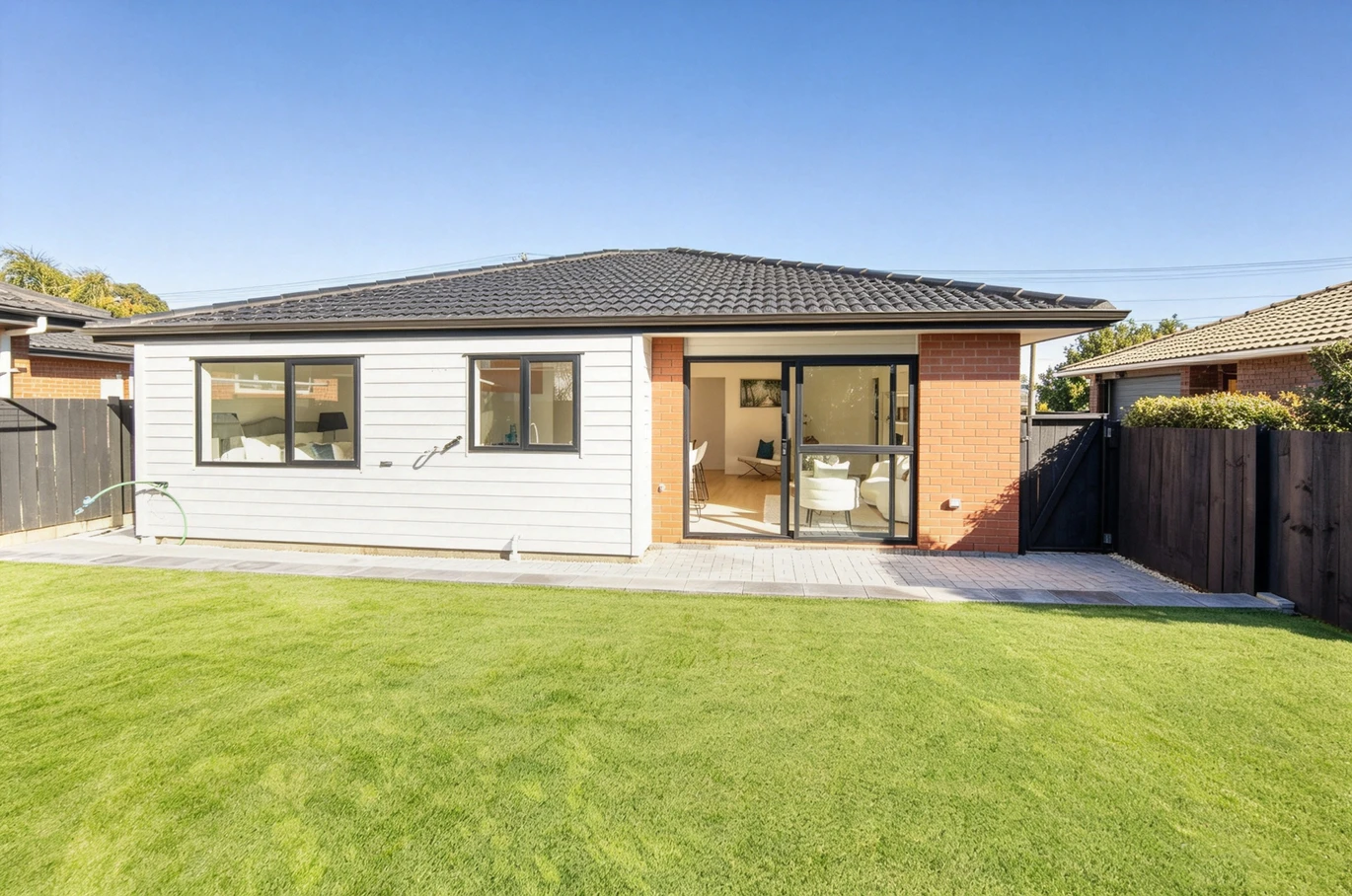 Standalone Brick and tile 2 beds 1 bath home with garage, 3/43 Alverston Street Waterview, Auckland