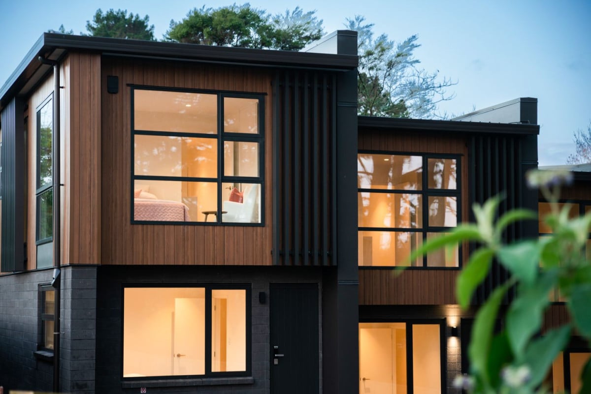 Price dropped to sell down the last 3 units, Brandnew freehold 3 beds 2.5 baths home with car park, No any Society cost, Under floor heating in both bathrooms, 7 Pharlap Drive, Northcross,, Auckland