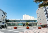 Overseas Vendor Must Sell – Double Grammar school zone (AGS & EGGS), 3 beds 2 baths apartment with 2 car parks, in the highly regarded King’s Square Apartments. 420/26 Remuera Road Newmarket, Auckland