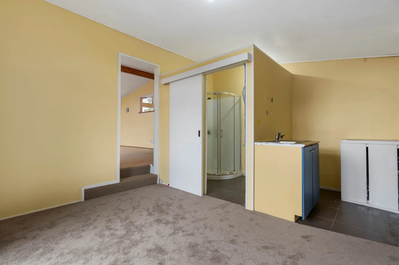 936m2 section, with RC approved for 7 new homes, 6 beds 3 baths house with carport, 17 Ellice Road Totara Vale, Auckland