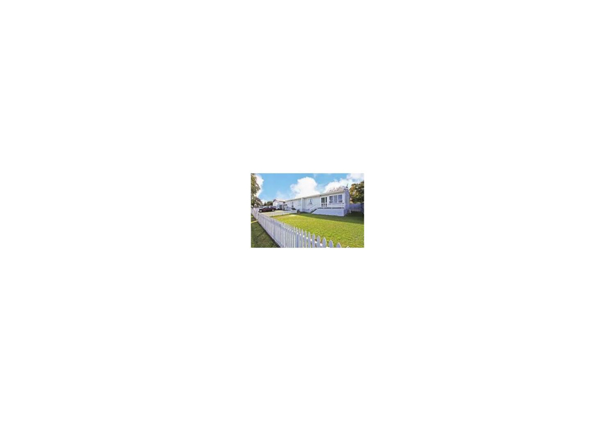 For rent, No smoking. 2 beds 1 bath unit with a covered carport, available 13th August, 3/16 Halsey Road, Manurewa