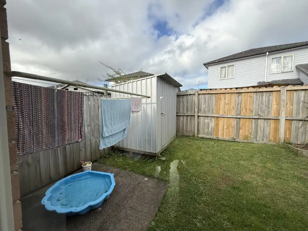 For rent, Pet-Friendly,  1 x pet allowed (subject to owner approval), 3 beds 1 bath house with garage, Available from 10th August, 11 Charta Place, Sunnyvale, Auckland