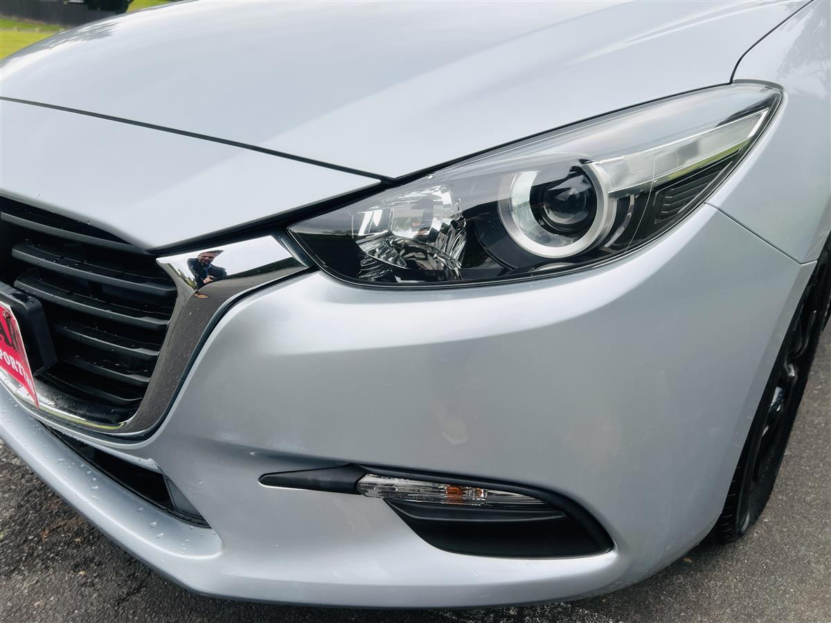 2018 Mazda Axela APPLE CAR PLAY 44000 KMS ONLY Hatchback Automatic, 5 seats, Petrol, 1,500 cc