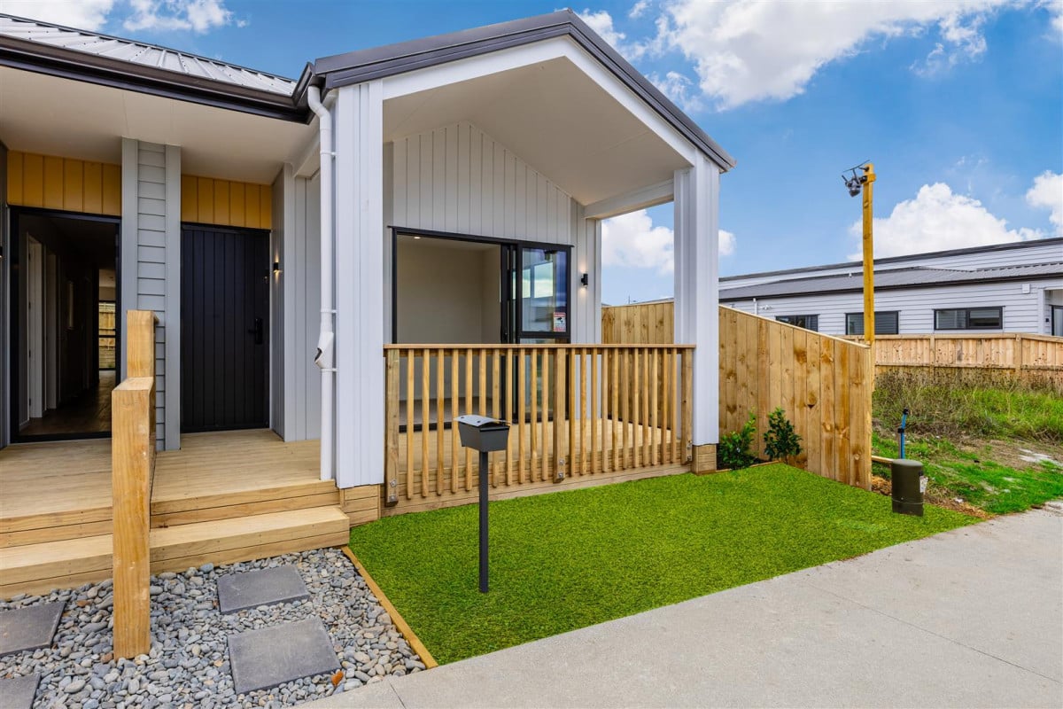 Brandnew 3 beds 1 bath duplex home with car park, 14 Ihi Place, Karaka, Auckland