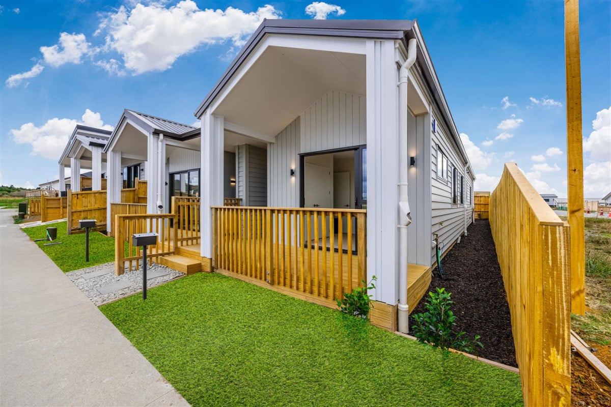 Brandnew 3 beds 1 bath duplex home with car park, 14 Ihi Place, Karaka, Auckland