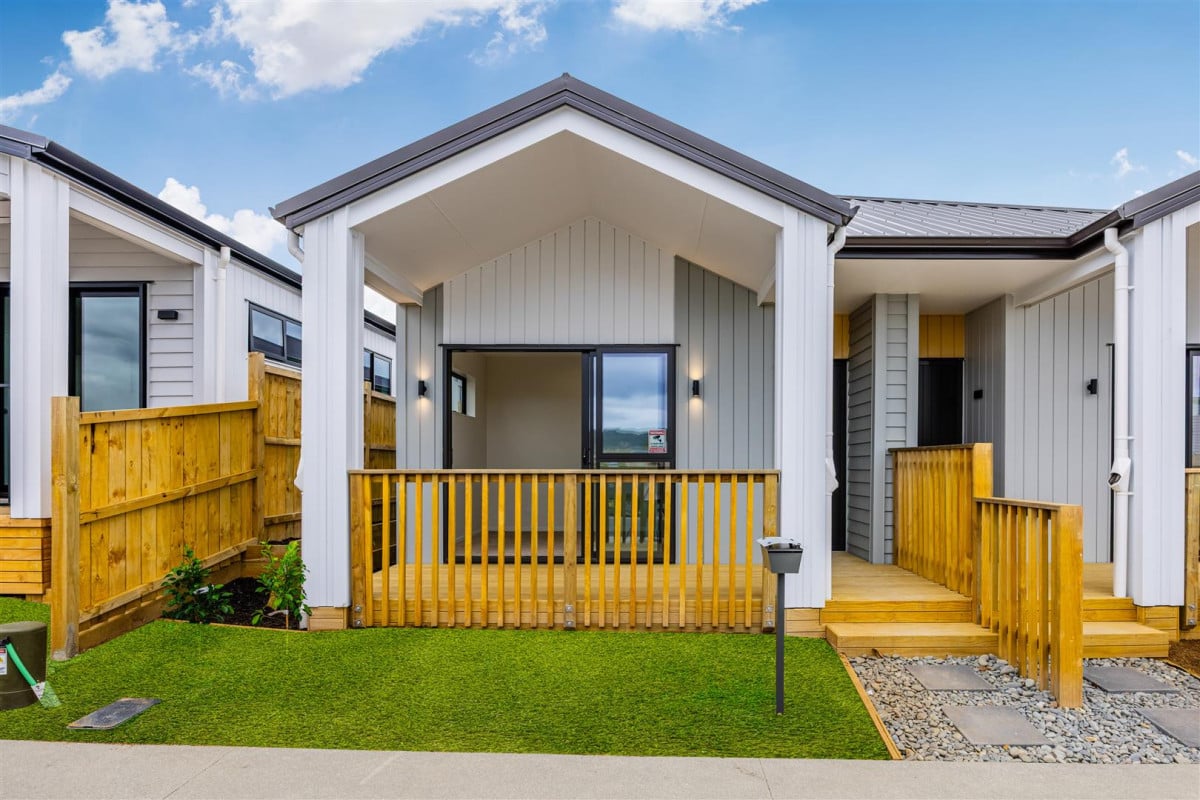 Brandnew 3 beds 1 bath duplex home with car park, 16 Ihi Place, Drury, Auckland