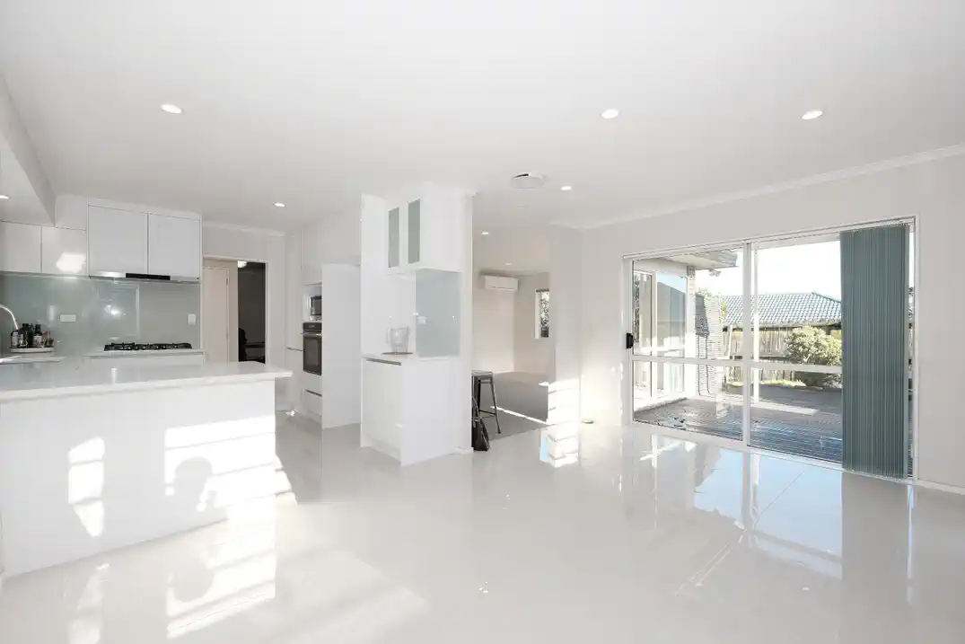 For rent, 3 beds 2 baths house with double garage, Available from 9th July, 2/6 Keenagh Rise, Dannemora, Auckland