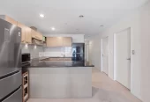 Overseas Vendor Must Sell – Double Grammar school zone (AGS & EGGS), 3 beds 2 baths apartment with 2 car parks, in the highly regarded King’s Square Apartments. 420/26 Remuera Road Newmarket, Auckland