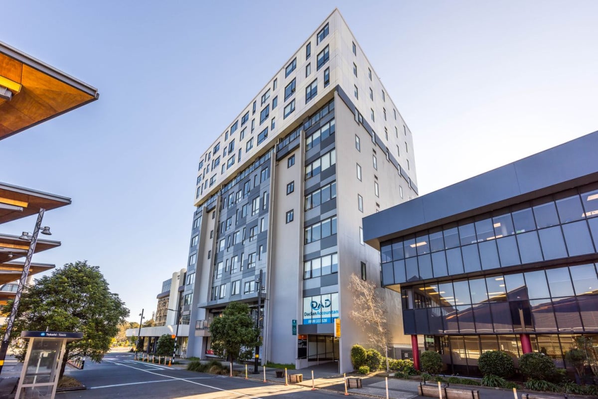 46m2 Freehold 2 beds 1 bath apartment, move-in ready, Directly opposite Manukau Train Station, Just a short walk to Westfield Manukau, 813/17 Putney Way, Manukau, Auckland