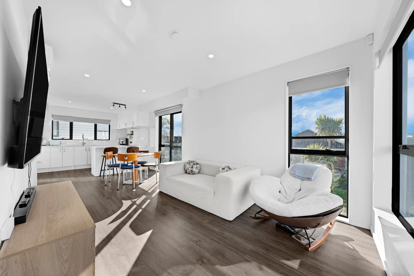 Motivated owner – Urgent Sale, 2 beds 1.5 baths home with garage and 1 Extra parking, Freehold End Unit/ 3x Backyard/ No Body Corp, 8/45 Dale Crescent Pakuranga, Auckland