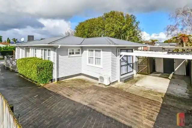 For rent, 3 beds 1 bath house with carport, Available from 16th August, 431A Great South Road, Opaheke, Auckland