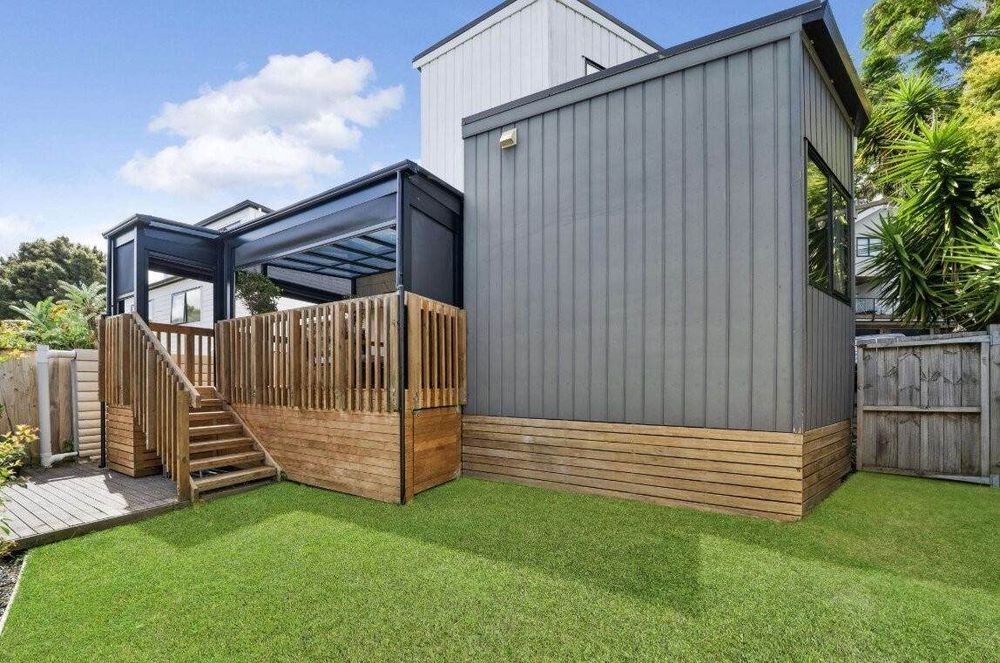 For rent, 4 beds 3 baths house with double garage, available 6th August, 5B Hemsway Place, Sunnyhills, Auckland