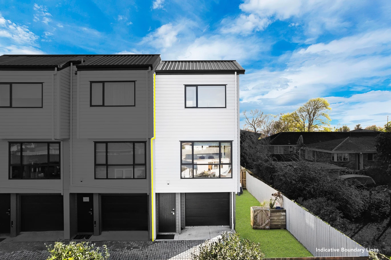 Motivated owner – Urgent Sale, 2 beds 1.5 baths home with garage and 1 Extra parking, Freehold End Unit/ 3x Backyard/ No Body Corp, 8/45 Dale Crescent Pakuranga, Auckland