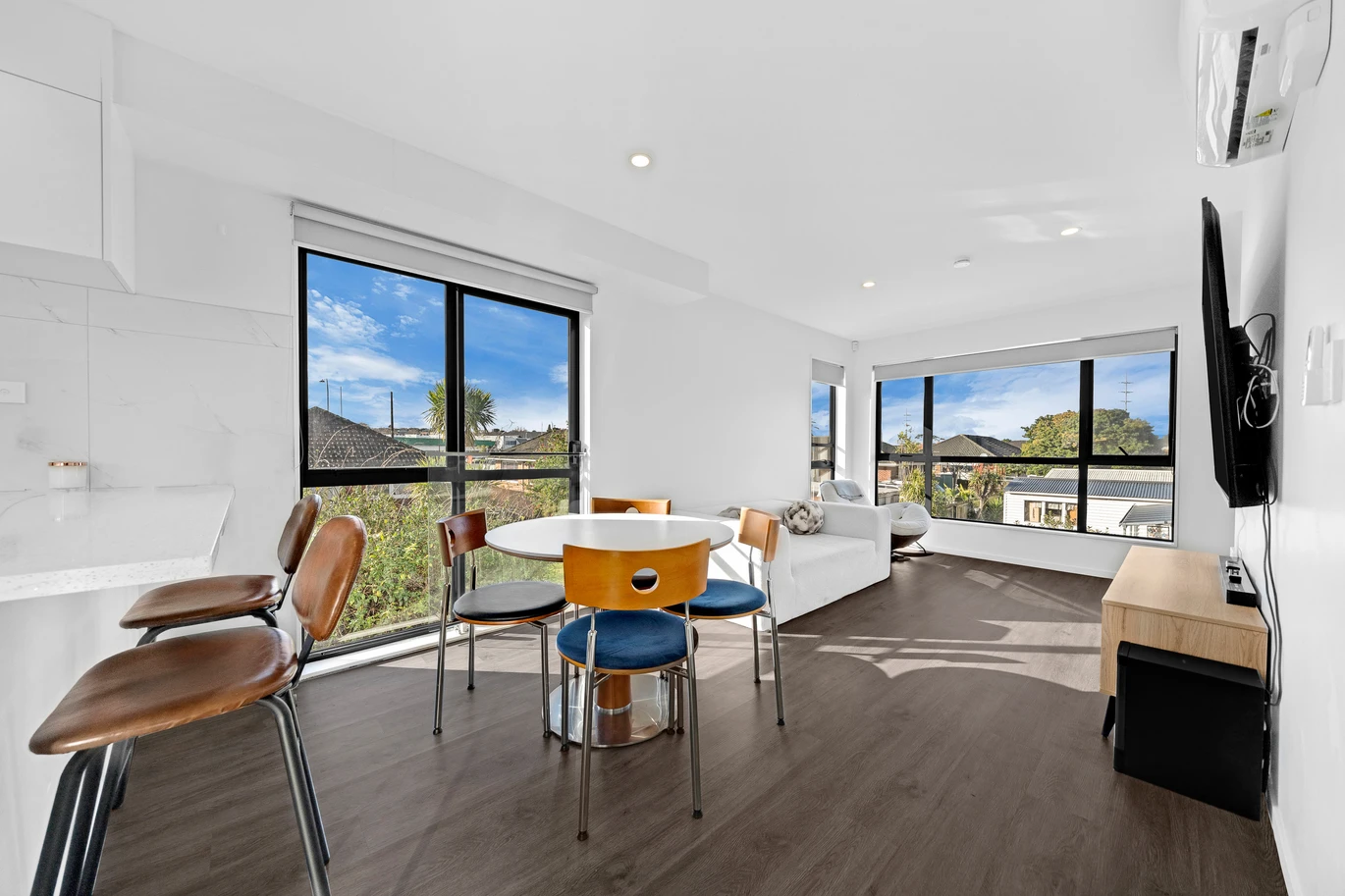 Motivated owner – Urgent Sale, 2 beds 1.5 baths home with garage and 1 Extra parking, Freehold End Unit/ 3x Backyard/ No Body Corp, 8/45 Dale Crescent Pakuranga, Auckland