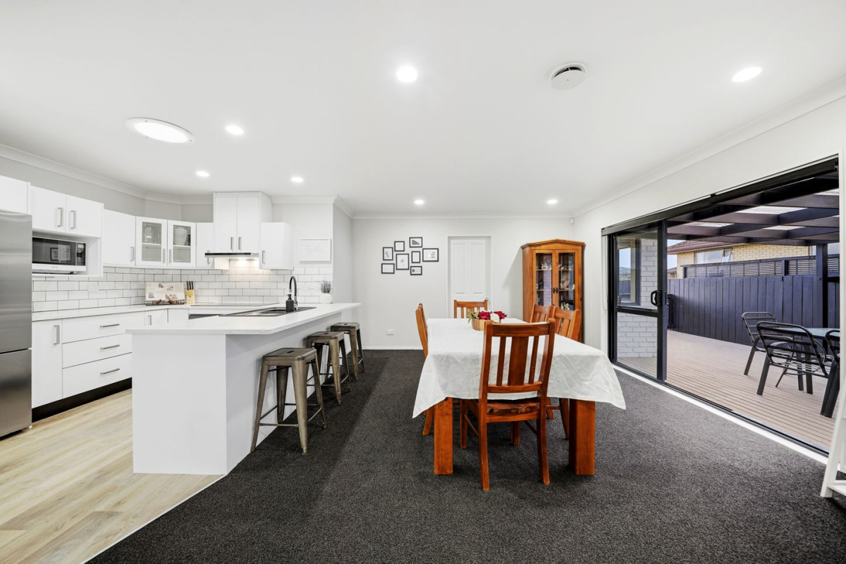 600m2 section, 228m2 Standalone 4 beds 2 baths house with double garage, 22 Tirohunga Drive, Henderson, Auckland