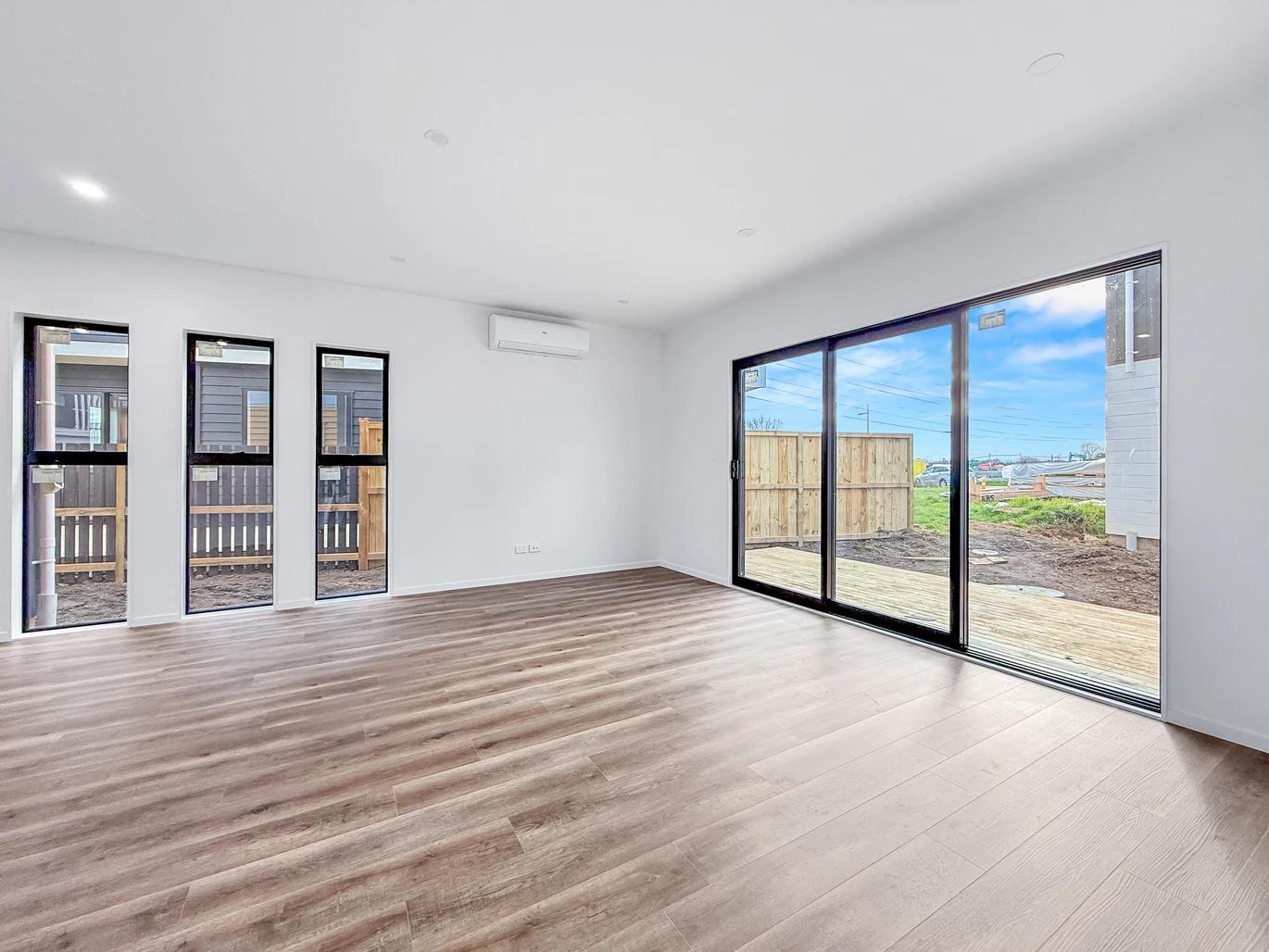 Brandnew, 108m² floor ,3 beds, 2.5 bathrooms, and 1 off-street parking. 11 Longview Oak Lane Papakura, Auckland