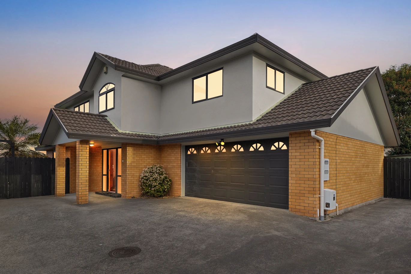 450m2 section, positioned right beside the legendary racecourse, 227m2 5 beds 3.5 baths (3 ensuites with one that doubles as both an ensuite and semi ensuite – see floorplan) with double garage, 58 Nacton Lane Avondale, Auckland