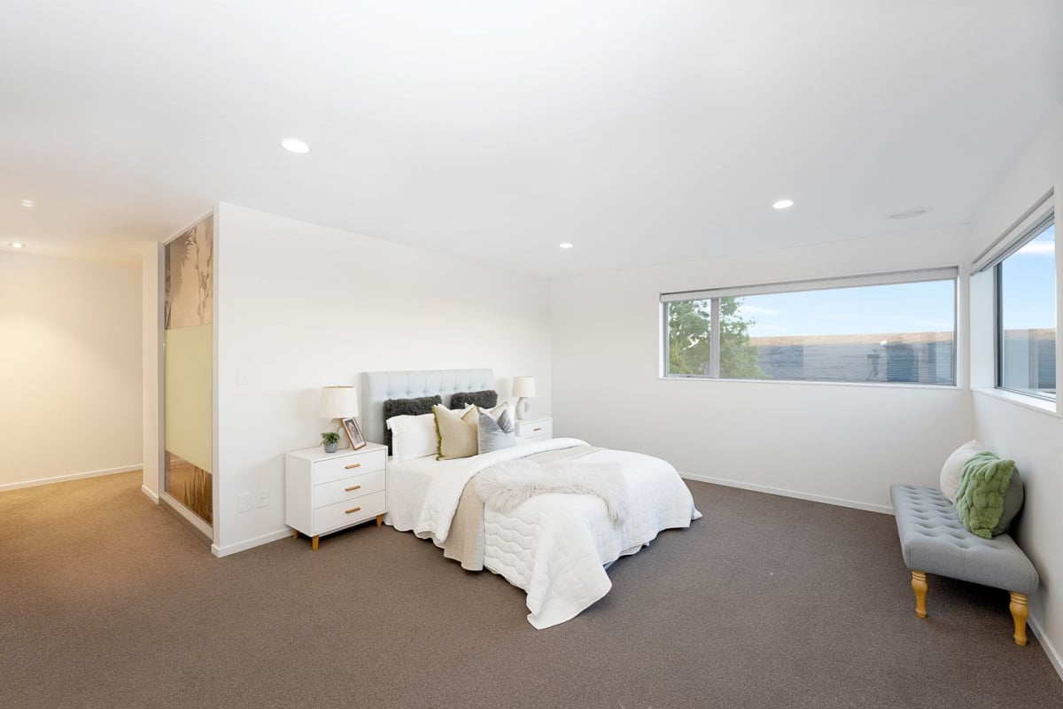 621m2 section, 2 kitchens, 334m2 5 beds ( 2 ensuites, Two additional semi-ensuite) 4 baths house with double garage, 2 ensuites ground floor, 9 Platinum Rise, Ranui, Auckland