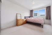 Overseas Vendor Must Sell – Double Grammar school zone (AGS & EGGS), 3 beds 2 baths apartment with 2 car parks, in the highly regarded King’s Square Apartments. 420/26 Remuera Road Newmarket, Auckland