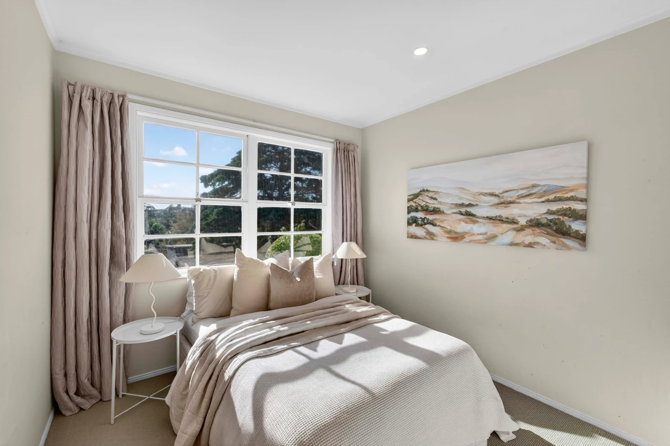 981m2 section, 404m2 character 5 beds 3 baths grand residence with triple garage, swimming pool, Beautifully landscaped gardens, 9 Worcester Road Meadowbank, Auckland