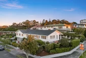 981m2 section, 404m2 character 5 beds 3 baths grand residence with triple garage, swimming pool, Beautifully landscaped gardens, 9 Worcester Road Meadowbank, Auckland