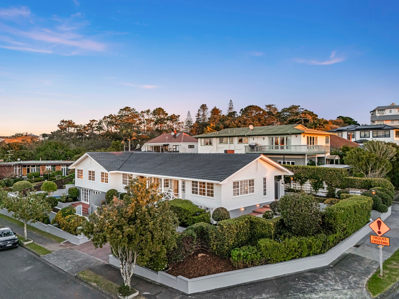 981m2 section, 404m2 character 5 beds 3 baths grand residence with triple garage, swimming pool, Beautifully landscaped gardens, 9 Worcester Road Meadowbank, Auckland