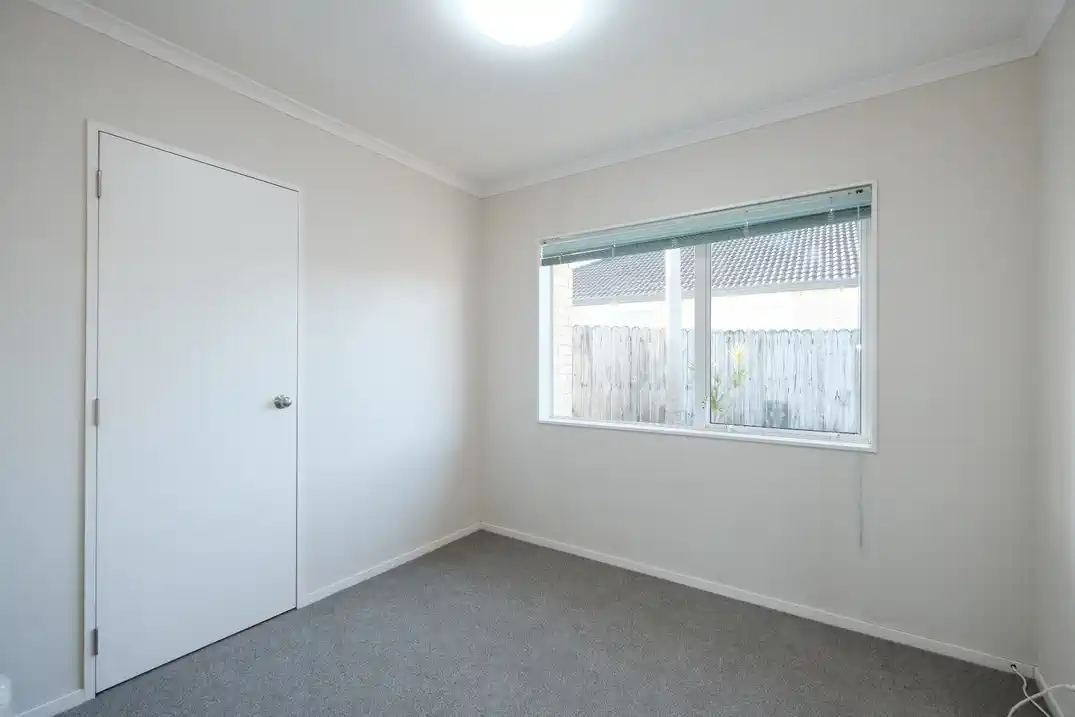 For rent, 3 beds 2 baths house with double garage, Available from 9th July, 2/6 Keenagh Rise, Dannemora, Auckland