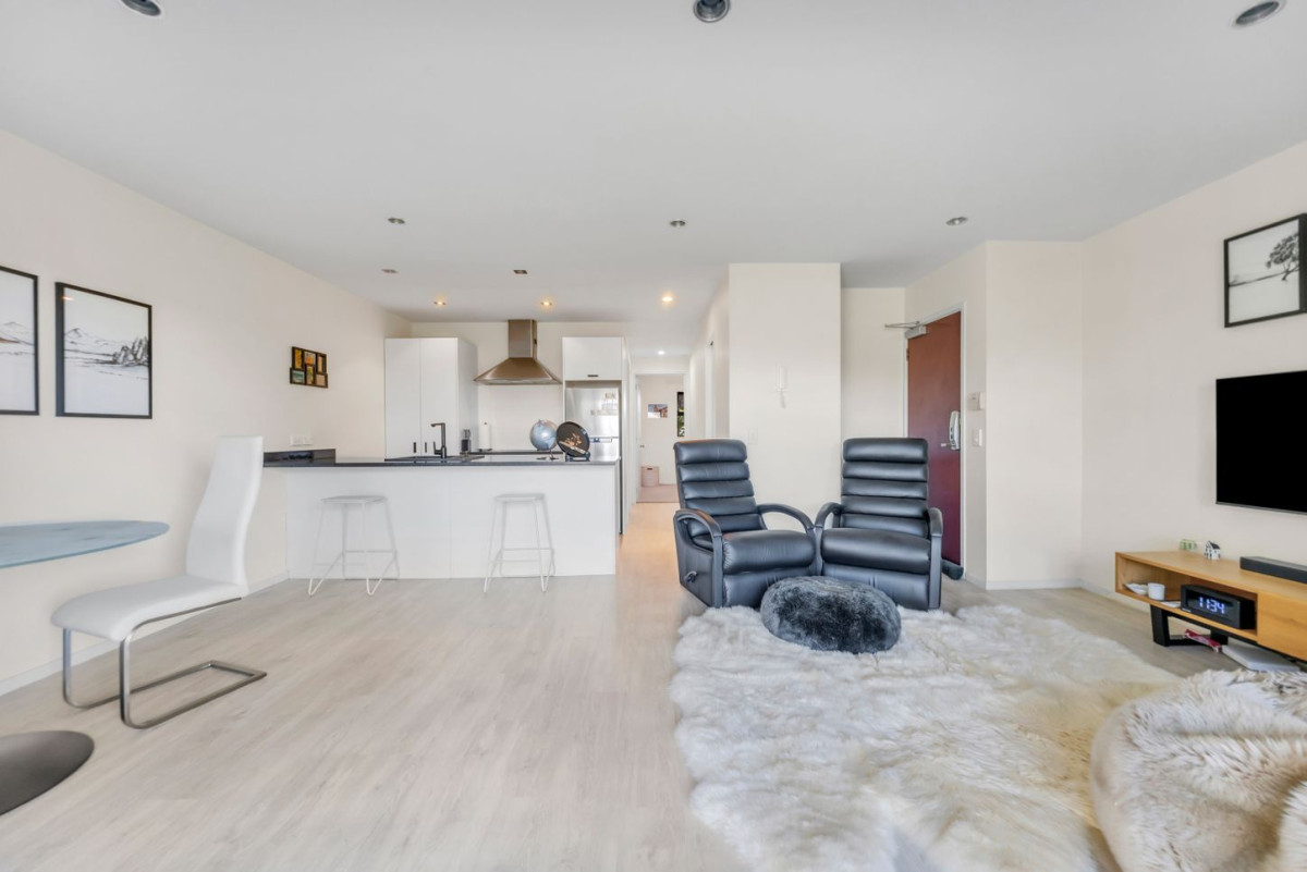 Vendors Moving North after 12 Years of Easy Living, 65m2 2 beds 1.5 baths apartment with carport, Located a mere 1km from the motorway on-ramp, 2/79 Schnapper Rock Road, Schnapper Rock, Auckland