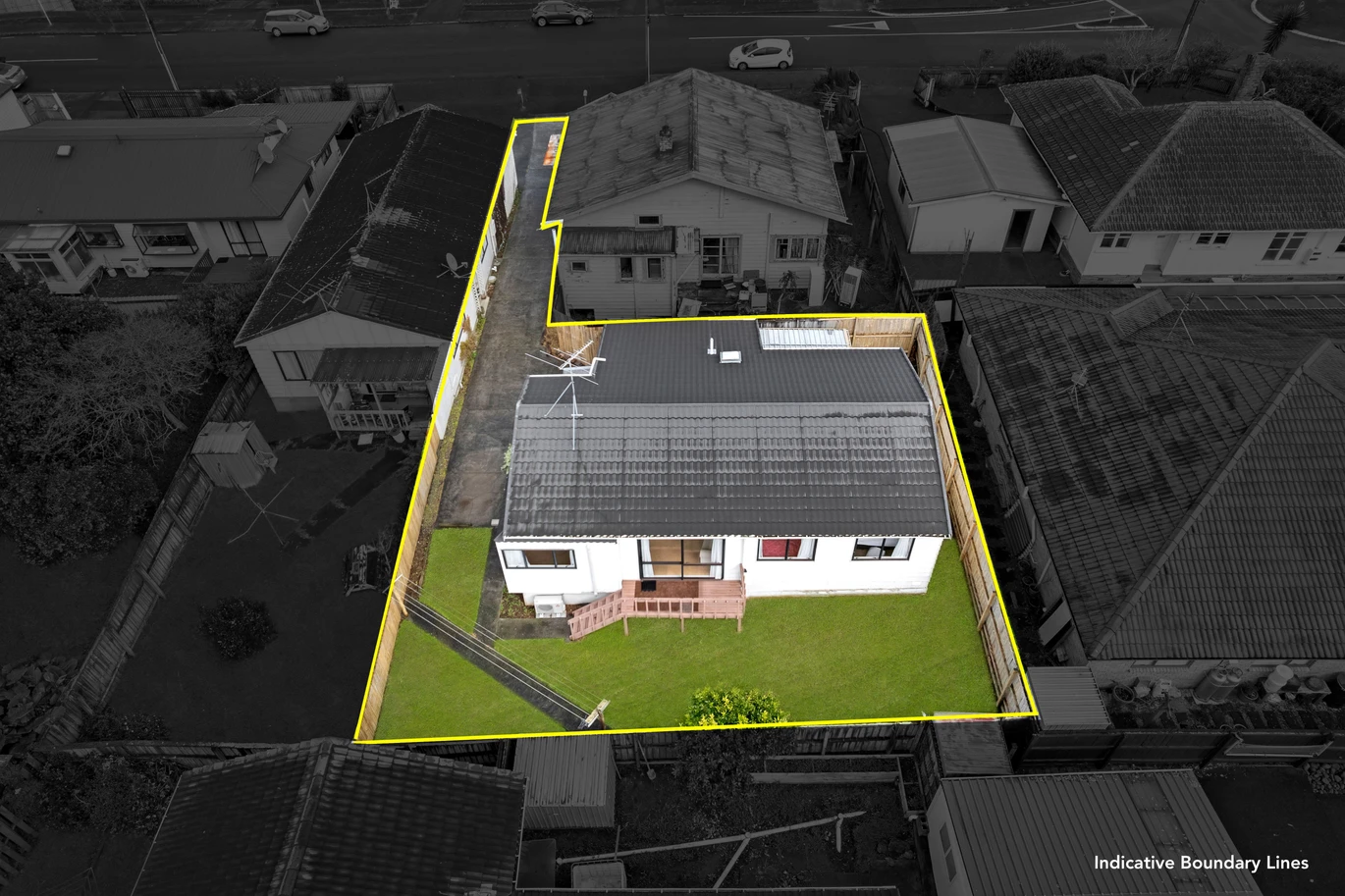 Once for around 41 years, Auction RESERVE SET $500,000, Standalone 3 beds 1 bath house with garage, The owners are ready to move on, 2/36 York Road Papatoetoe, Auckland