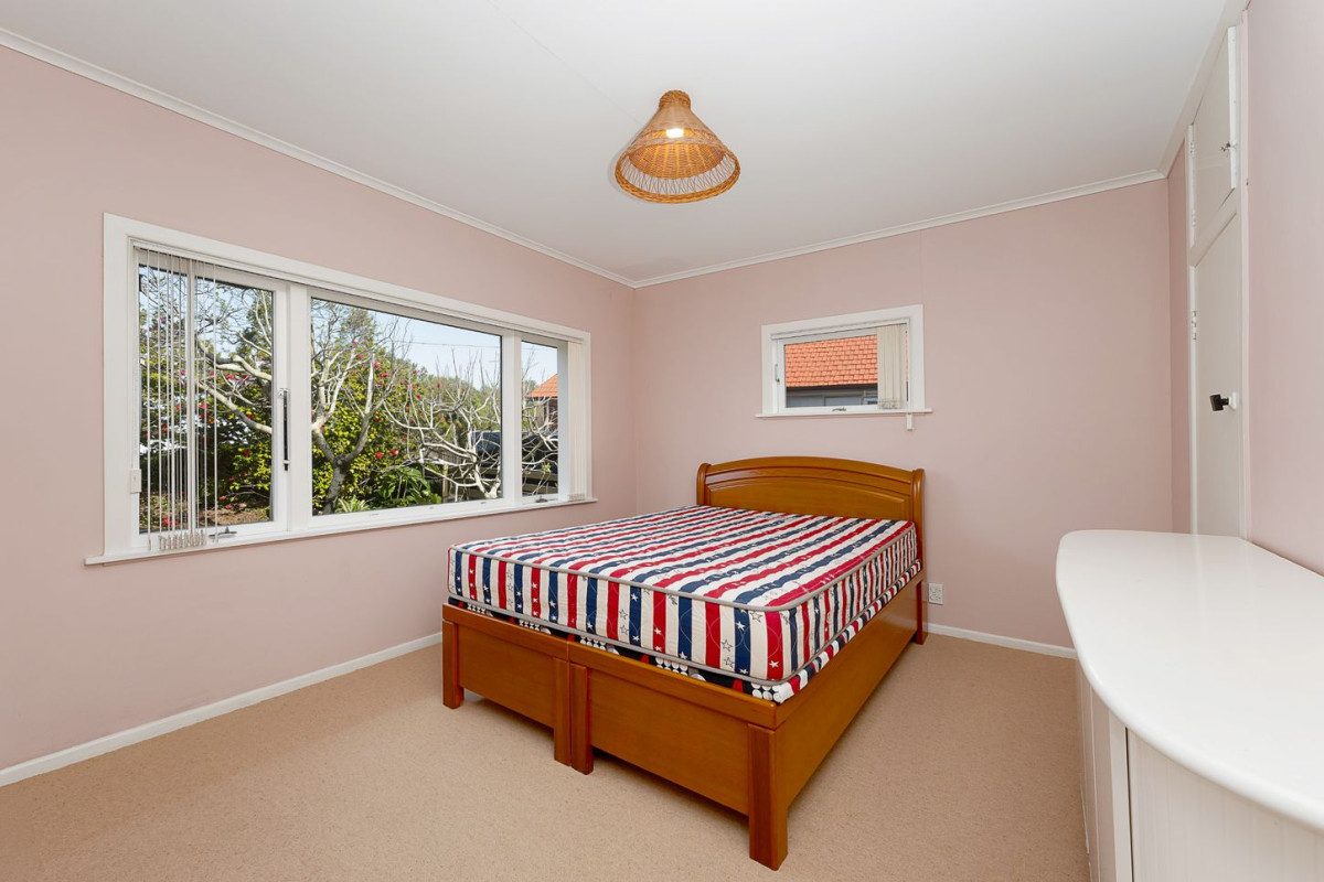 828m2 section, Brick and tile 3 beds 2 baths house with double garage, 27 Metcalfe Road, Ranui, Auckland