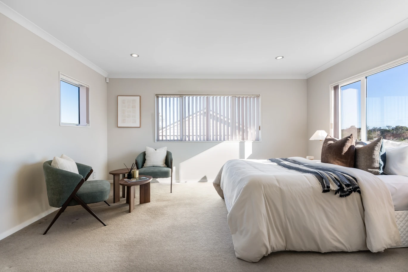 Mt Roskill Grammar School zone, First time on the market since new, 242m2 Standalone 5 beds + Study nook 3.5 baths house with double garage, 57 Rogan Street Hillsborough, Auckland