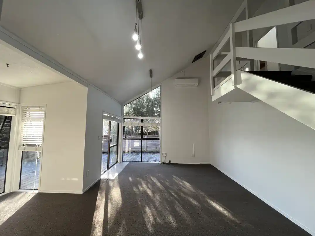For rent, 1-year fixed-term lease ONLY, 3 beds 1 bath house with carport, Available from 25th May, 26 orinda close, Botany Downs, Auckland