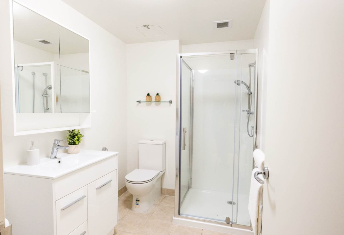 Auckland Girls’ Grammar School zone, 49m2 Freehold 2 beds 1 bath apartment, move-in ready, With a 2021 CV of $410,000 and an incredibly competitive asking price of $299,000, 512/188 Hobson Street, City Centre, Auckland