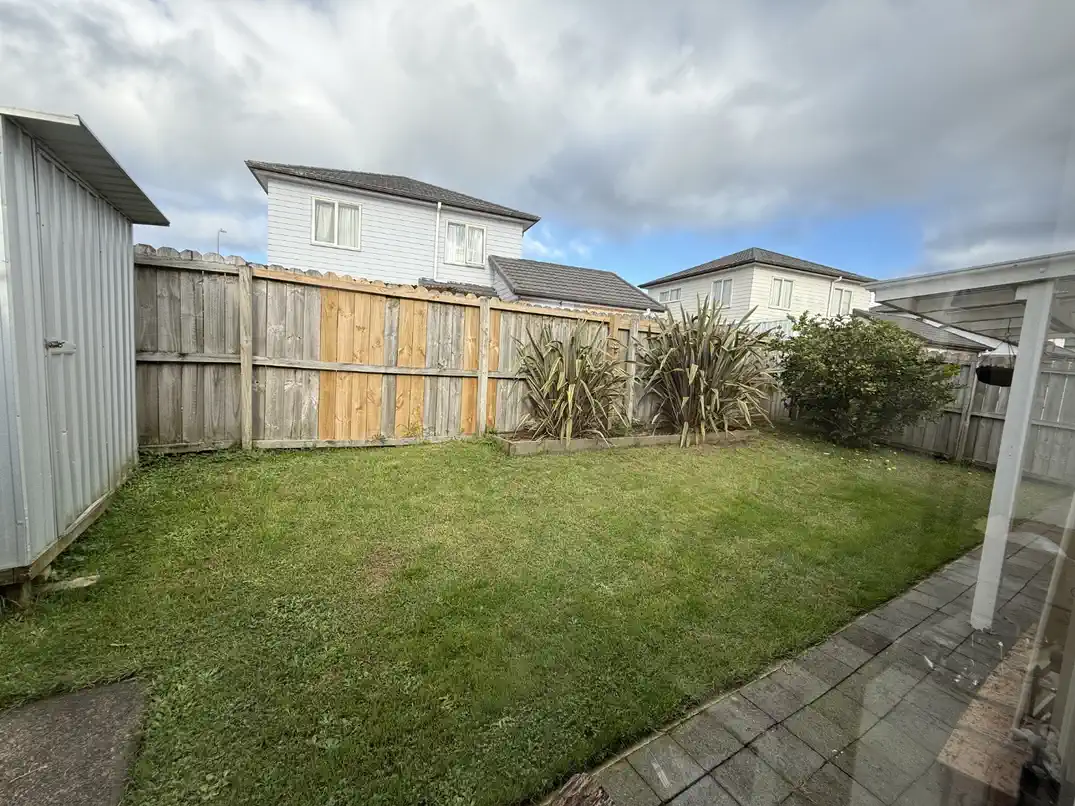 For rent, Pet-Friendly,  1 x pet allowed (subject to owner approval), 3 beds 1 bath house with garage, Available from 10th August, 11 Charta Place, Sunnyvale, Auckland