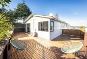 Standalone 3 beds 1 bath house with car parks and a fantastic separate studio, Zoned for Green Bay Primary School and Green Bay High School. 1/23 Stottholm Road Titirangi, Auckland