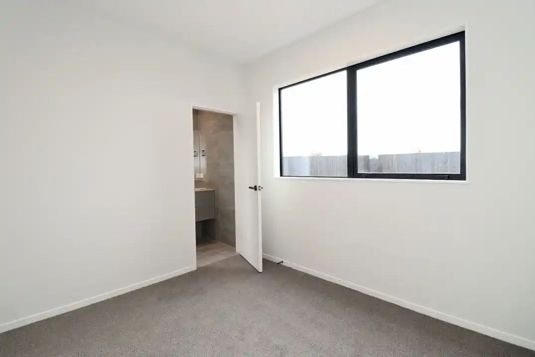 For rent, No pets, no smokers, 5 beds 3 baths house with double garage, including a self-contained 1-bedroom unit with independent access, Available from16th July, 108 Kahui Parade, Drury, Auckland