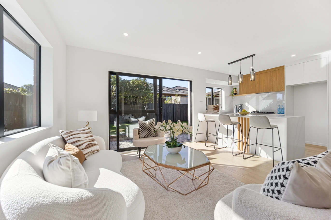 Standalone Brick and tile 2 beds 1 bath home with garage, 3/43 Alverston Street Waterview, Auckland