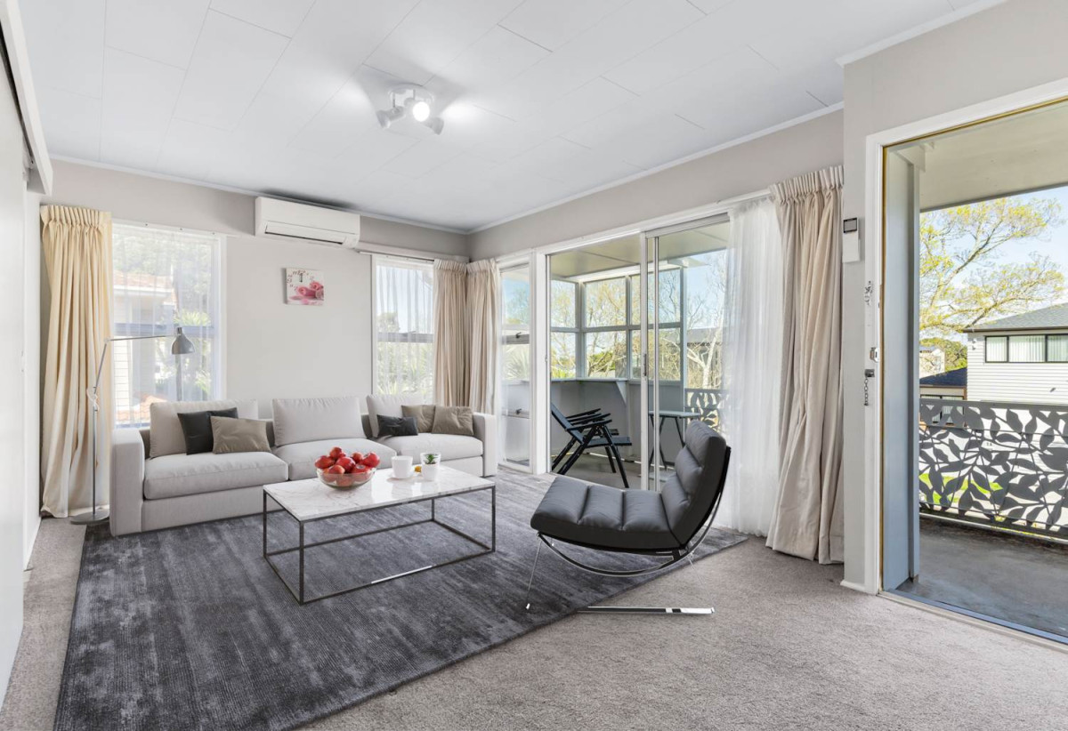 Robust construction – Concrete block and brick, 3 beds + Flexi room 2 baths home, Upstairs: 2 beds 1 bath, Separate living room with access to a sunny porch, Open-plan kitchen and dining area, Downstairs: Additional bedroom plus living area, Bathroom and utility room, 2/2B Yeoman Place, Howick, Auckland