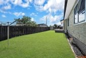 Vendors have bought elsewhere and absolutely MUST sell, 3 beds 1 bath house with garage, 134 Avondale Road, Avondale, Auckland
