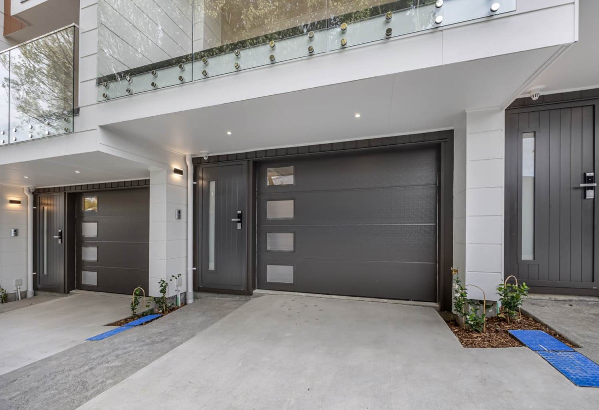 10-Year Master Build Guarantee, 3 beds (2 ensuites) + study room 3 baths home with garage, 1 bed 1 bath ground floor, Lot 3/252 Pakuranga Road, Pakuranga Heights, Auckland