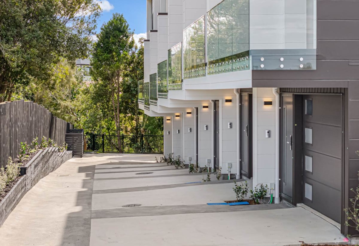 10-Year Master Build Guarantee, 3 beds (2 ensuites) + study room 3 baths home with garage, 1 bed 1 bath ground floor, Lot 3/252 Pakuranga Road, Pakuranga Heights, Auckland