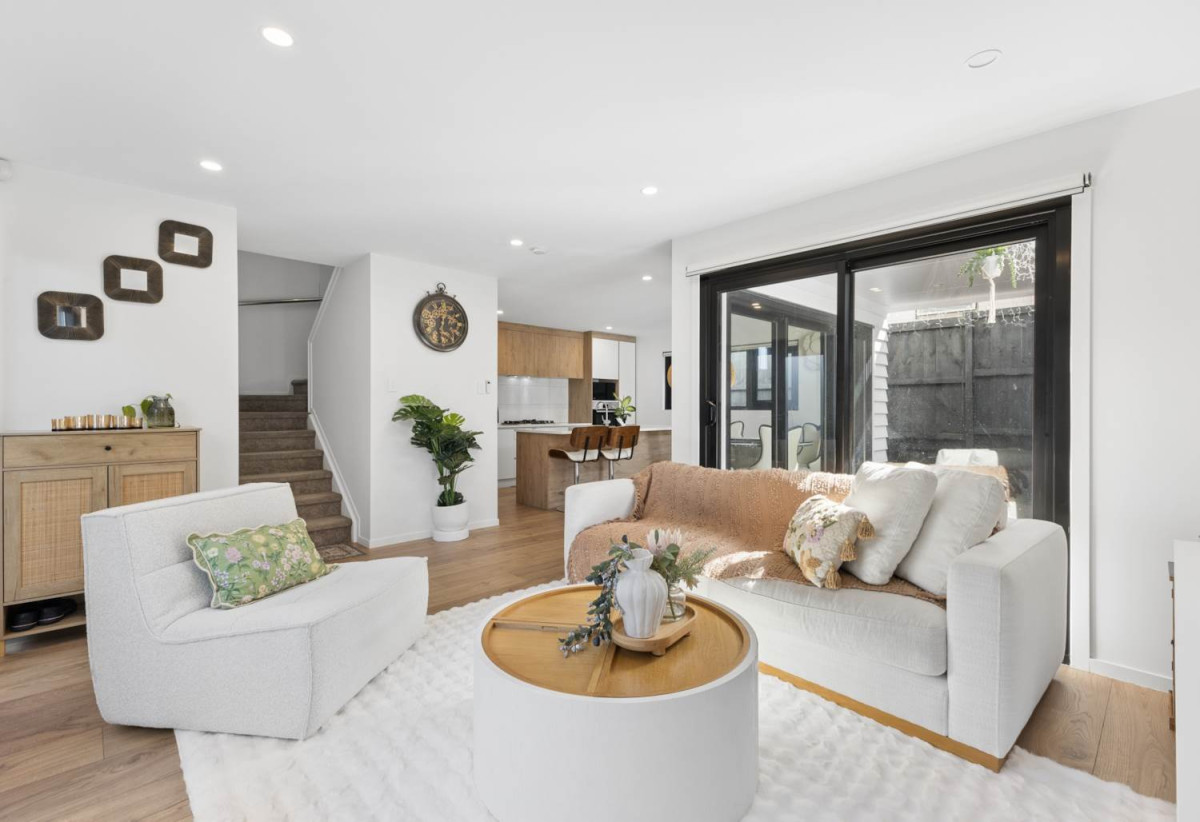 3 beds 2 baths home, 0.6 km to Macleans Primary School, 148B Hutchinsons Road, Bucklands Beach, Auckland